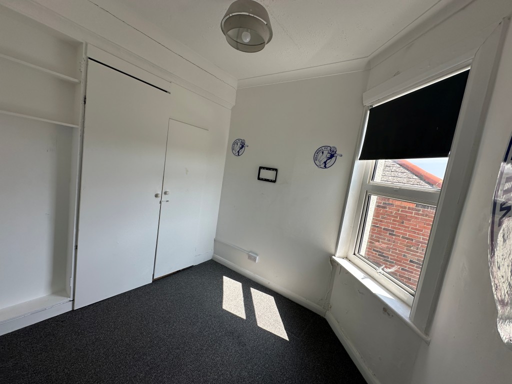 Lot: 103 - THREE-BEDROOM END-TERRACE PROPERTY - Third Bedroom